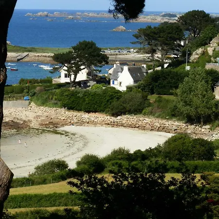 Le Gite Du Forgeron Trelevern Exterior photo
